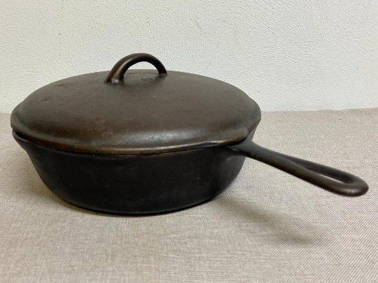 Vintage Cast Iron #8 Chicken Fryer with Lid