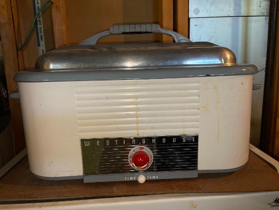 Mid Century Westinghouse Electric Roaster Oven - Like New Condition (Basement)