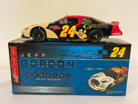 Jeff Gordon #24 2006 Mighty Mouse Monte Carlo with Box