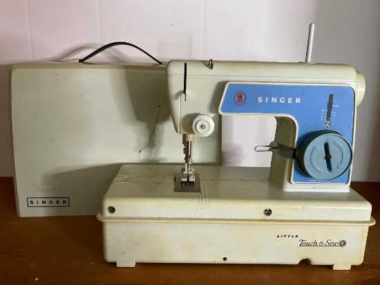 Battery Powered Singer Little Touch & Sew Sewing Machine