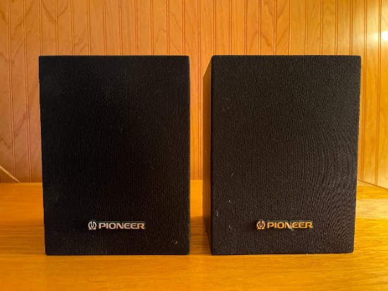 Pair of Pioneer CS-X5 Speakers