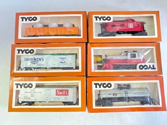 Set of 6 Vintage Tyco Electric Train Cars