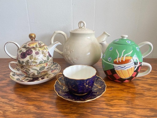 Group of Tea Pots and Tea Cups | Online Auctions | Proxibid