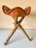3 Legged Stool with Removable Legs