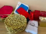 Christmas Decor / Linens