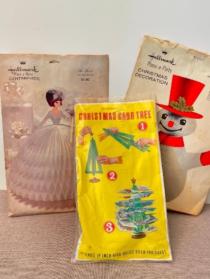 Group of Vintage Holiday / Centerpiece Paper Pieces