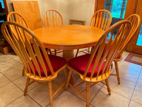 Oak Pedestal Claw Foot Table with 6 Chairs