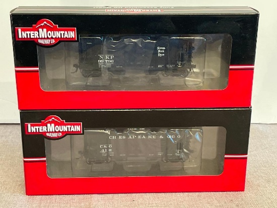 Lot of 2 Inter Mountain Train Cars