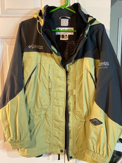 Women's Columbia Jacket - Size Large