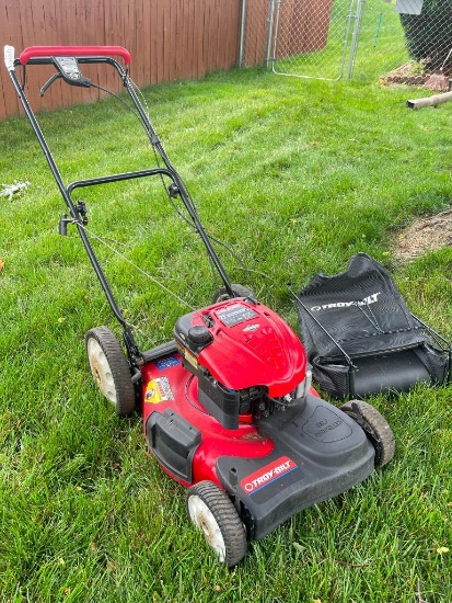 21" Troy Bilt Pushing Lawn Mower