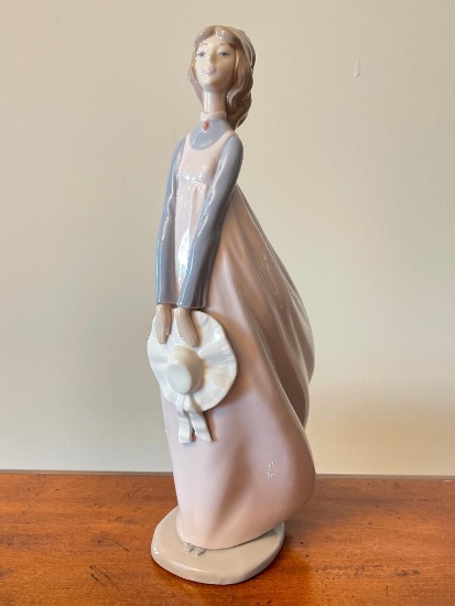 Lladro Zaphir Lady with Hat