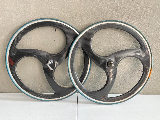 Tri-Spoke Carbon Fiber 700c Wheel Set