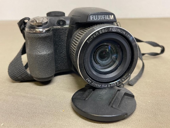 Fuji FinePix S3200 Camera
