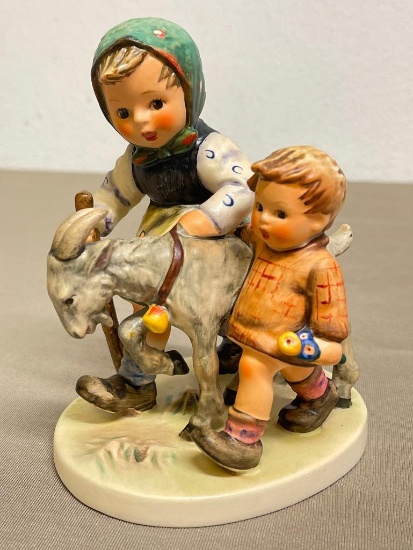 Goebel Hummel Figurine - Homeward Bound