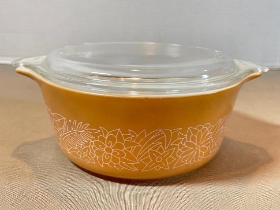 Vintage Pyrex 472-B Lidded Casserole Dish