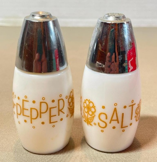 Vintage Gemco "Butterfly Gold" Salt & Pepper Shaker Set