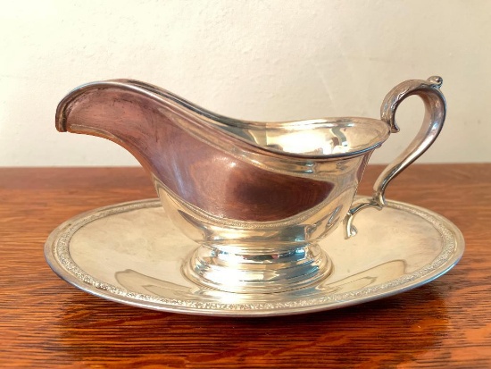 International Sterling Silver Gravy Boat with Under Plate (386 grams)
