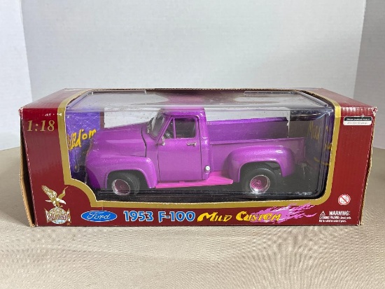 Die Cast Car (1:18 Scale) - Road Legends '53 Ford F-100 Truck