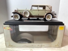 Die Cast Car (1:18 Scale) - Signature Models 1930 Packard Brewster