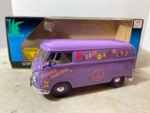 Die Cast Car (1:18 Scale) - Prestige VW Bus