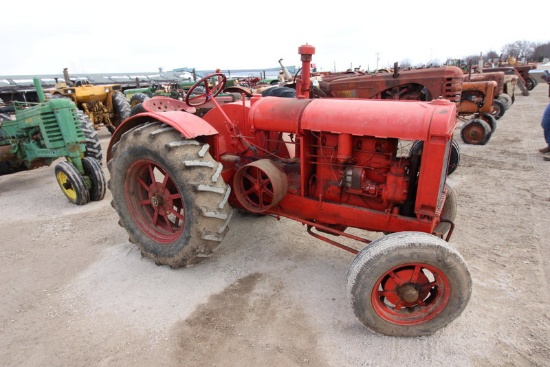 IH 1020 Tractor