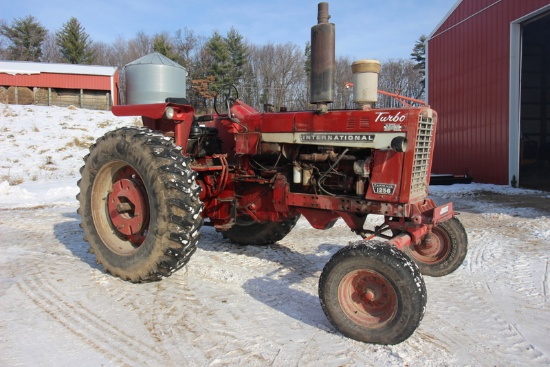 IH 1256 Tractor