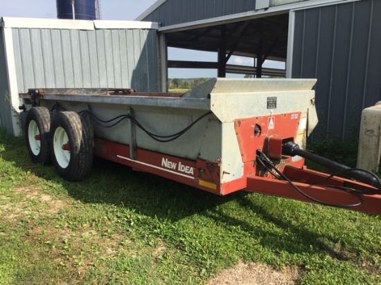 New Idea 3732 Manure Spreader