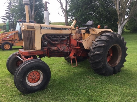 CASE 1030 'Comfort King' tractor