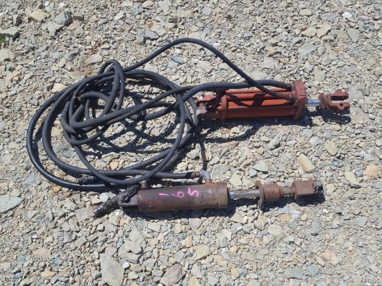 (2) hydraulic cylinders
