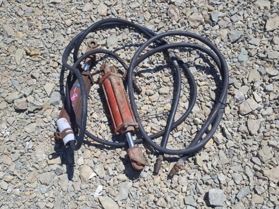 (2) hydraulic cylinders