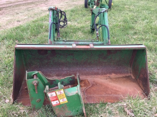 John Deere 520 Loader, w/ JD 5300 mounts