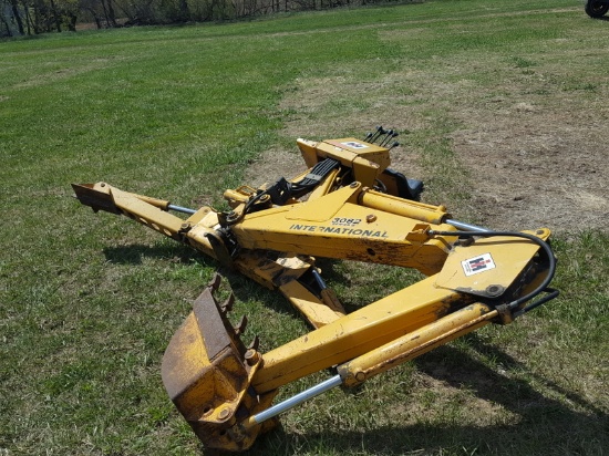 IH 3082 Series B 3 pt. Backhoe