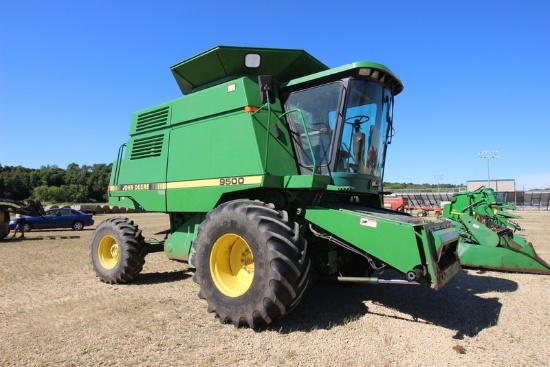 John Deere 9500 Combine