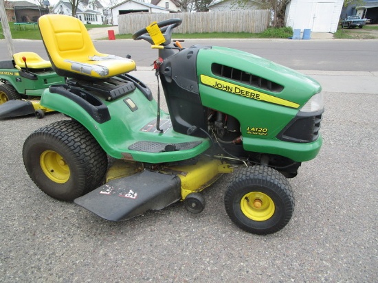 John Deere LA120 Automatic