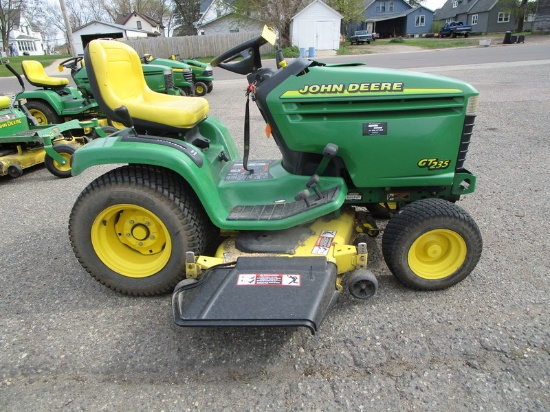 John Deere GT235