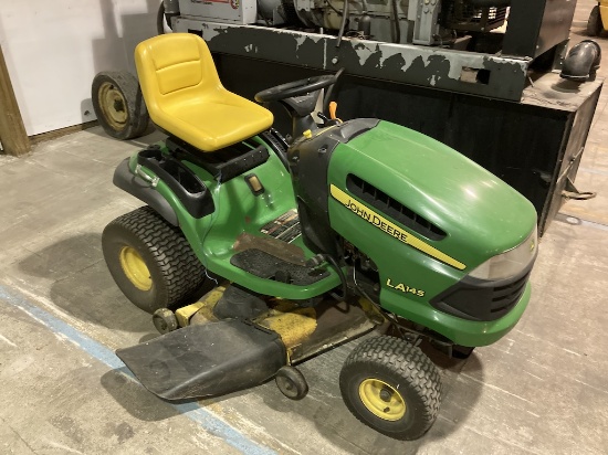 John Deere LA145 Lawn Mower