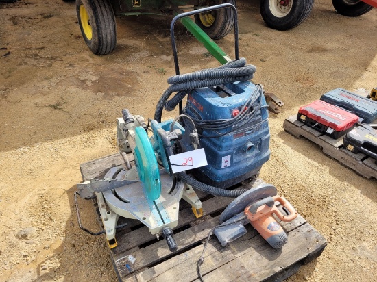 Skid with Makita Saw