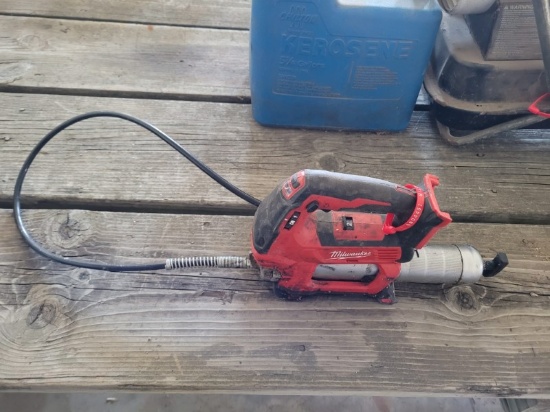 Milwaukee M18 Grease Gun