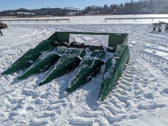 John Deere 444 Corn head