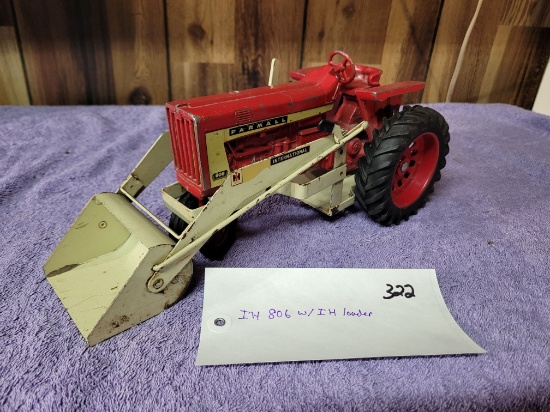 International 806 w/ International Loader