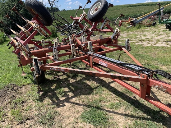 WIL-RICH 2500 Cultivator