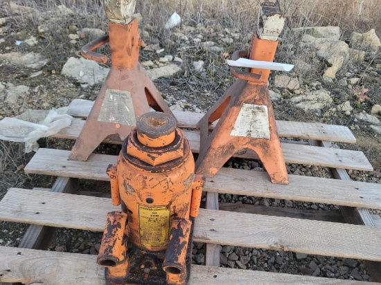 50 Ton Hydraulic Jack and (2) Jack Stands