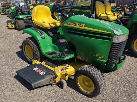 John Deere LX280 Lawn Tractor