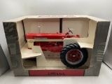 Ertl IH Farmall 560 Tractor
