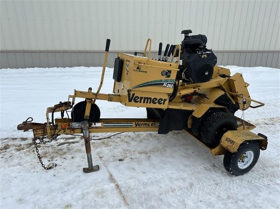 2010 VERMEER SC252