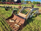 International 2000 Loader