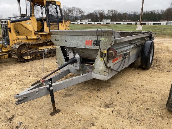 New Idea 3526 Spreader