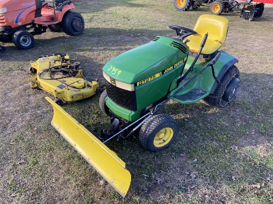 John Deere GT275 Lawn Tractor