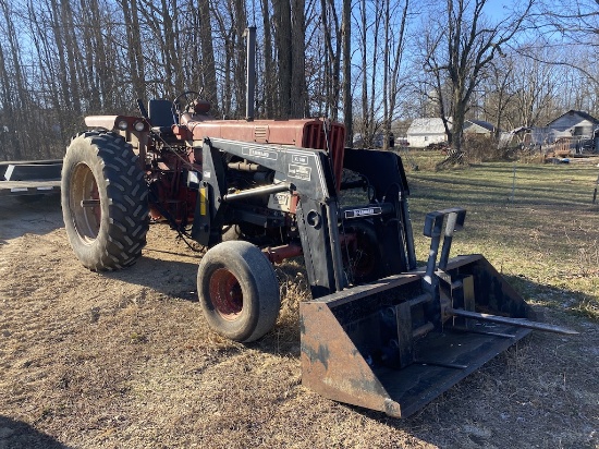 International Farmall 806 Diesel Tractor