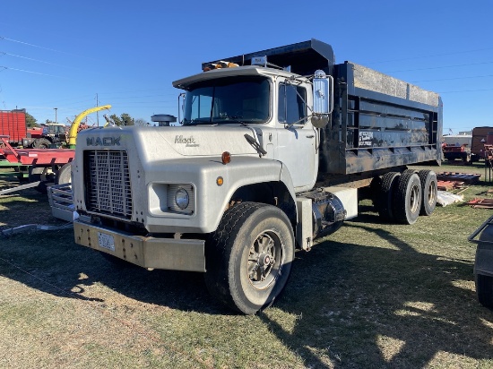 1990 Mack RB600GK Dump Truck